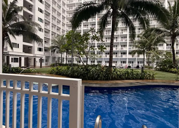 Direct Access To Pool Gk Hotel